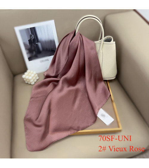 Foulard carré 70x70 au toucher soie uni coloris Vieux rose - Chapo & Co