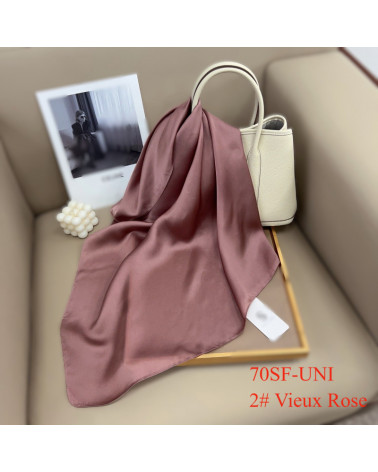 Foulard carré 70x70 au toucher soie uni coloris Vieux rose - Chapo & Co