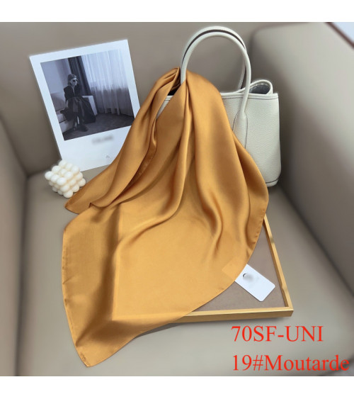 Foulard carré 70x70 au toucher soie uni coloris MOUTARDE - Chapo & Co