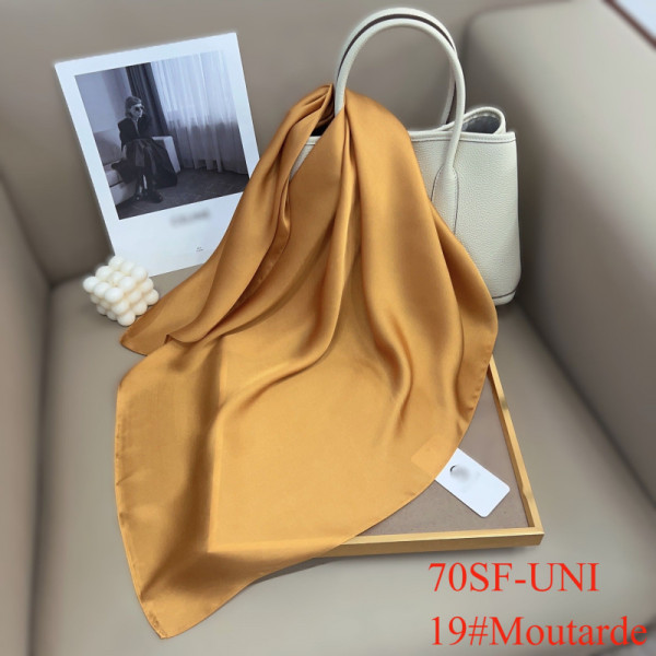Foulard carré 70x70 au toucher soie uni coloris MOUTARDE - Chapo & Co