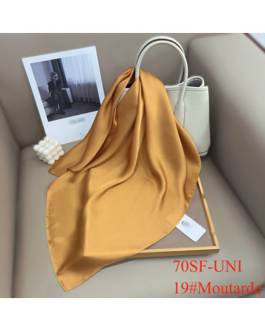 Foulard carré 70x70 au toucher soie uni coloris MOUTARDE - Chapo & Co