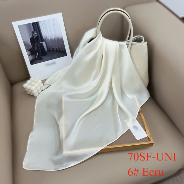Foulard carré 70x70 au toucher soie uni coloris ECRU - Chapo & Co