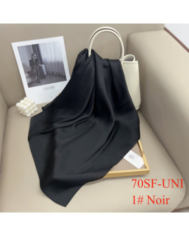 Foulard carré 70x70 au toucher soie uni coloris NOIR