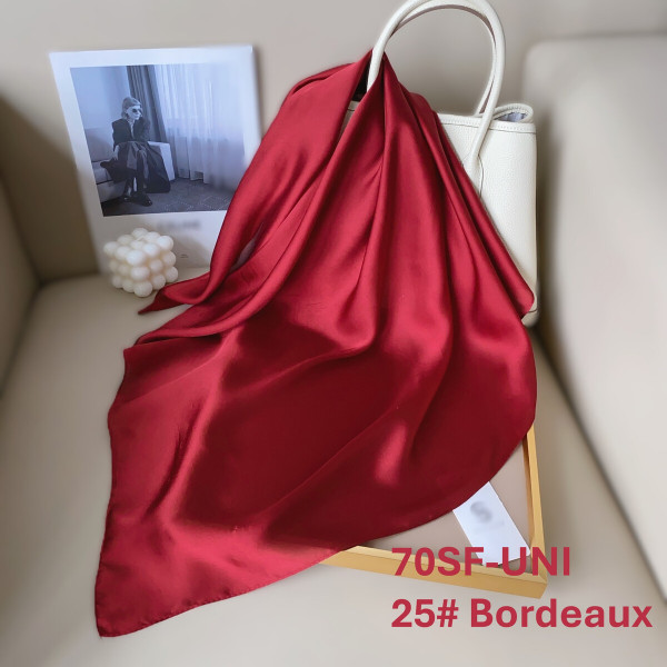 Foulard carré 70x70 au toucher soie uni coloris BORDEAUX